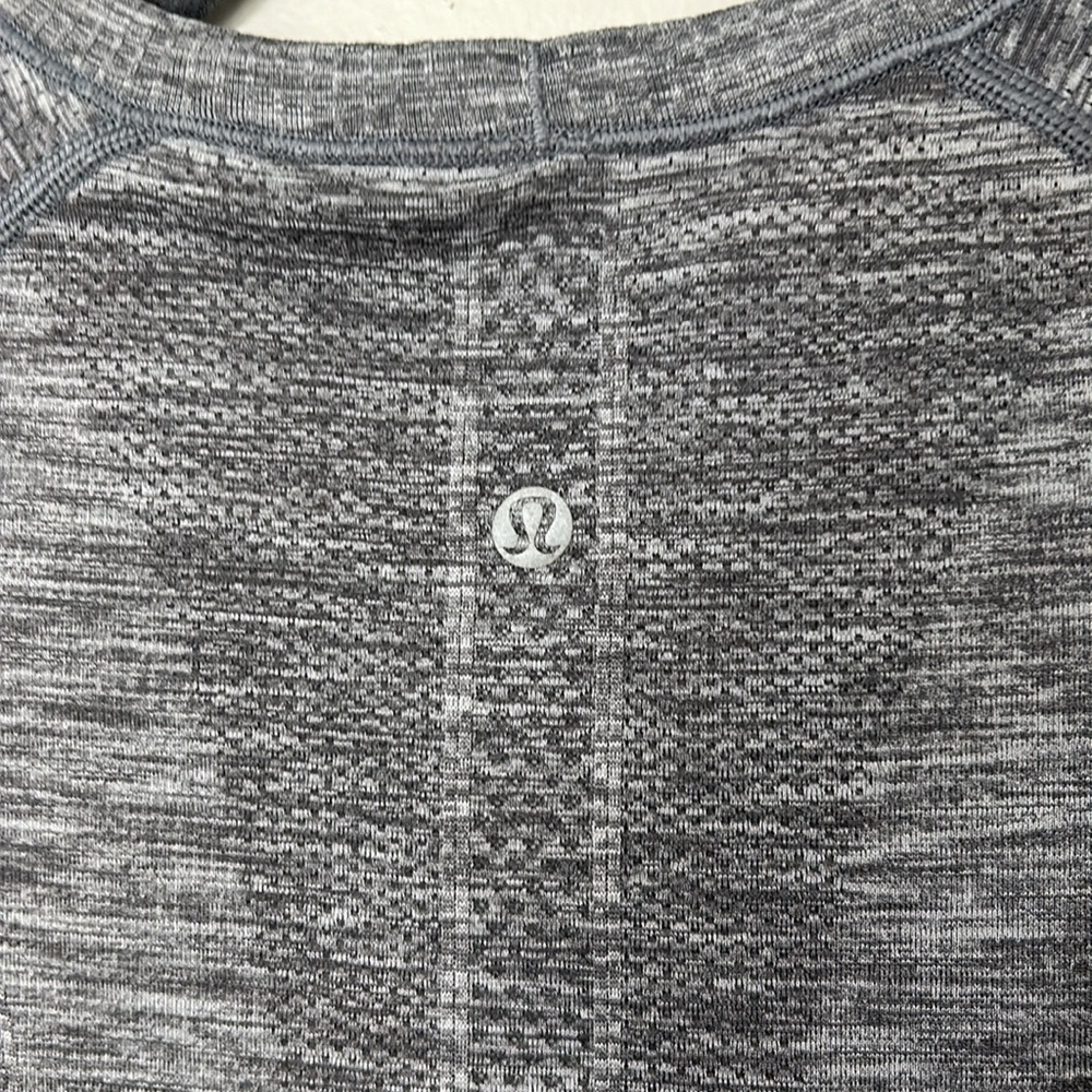 Lululemon Swiftly Tech Short-Sleeve Shirt size 6 hip length - Picture 3 of 5
